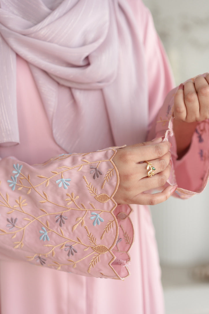 Rawḥa - روحة | The Silk Breeze Collection